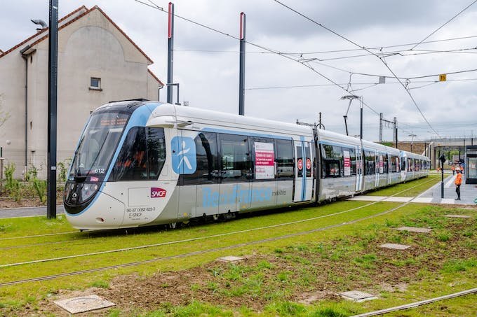 DÉMARRAGE DE LA MARCHE À BLANC DU TRAM-TRAIN T12 : DERNIÈRE ÉTAPE AVANT L&rsquo;INAUGURATION DU 9 DÉCEMBRE