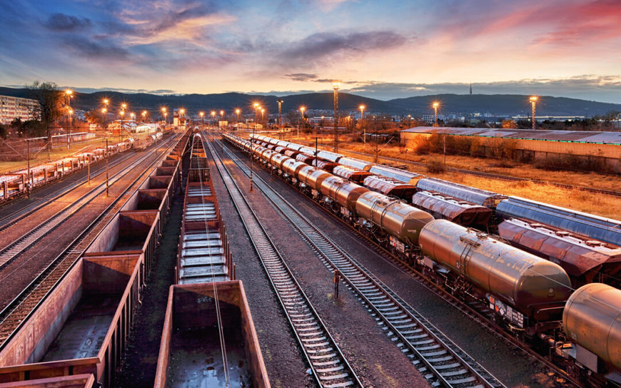 Malgré une dynamique portée par le transport combiné, le marché du fret ferroviaire reste stable en 2022 et se caractérise par un faible niveau de qualité de service