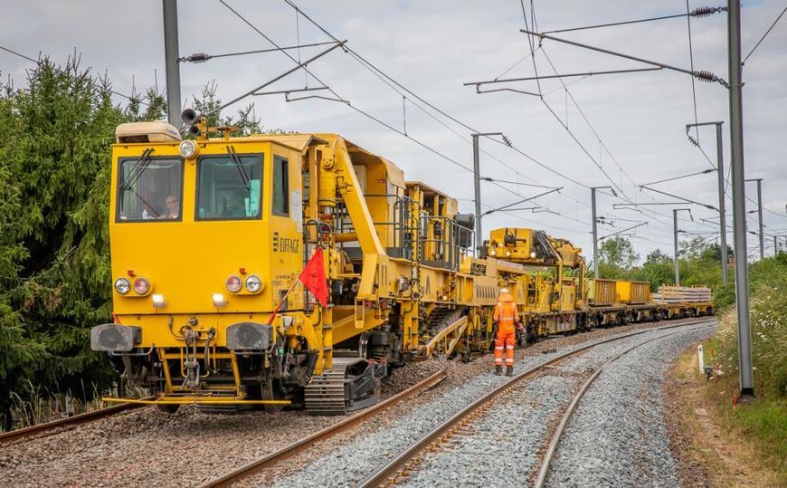 Eiffage et Captrain remportent en groupement deux lots de l’appel d’offres de régénération industrielle du réseau ferroviaire, lancé par SNCF Réseau, pour un montant de près de 415 millions d’euros